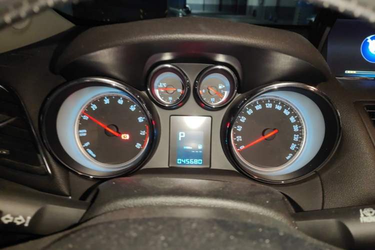 Used Buick Encore 2015 1.4T Automatic Two-Wheel Drive Urban Elite Version Instrument Cluster
