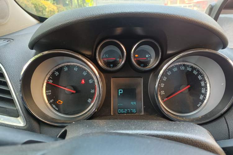 Used Buick Encore 2015 1.4T Automatic Two-Wheel Drive Urban Elite Version Instrument Cluster