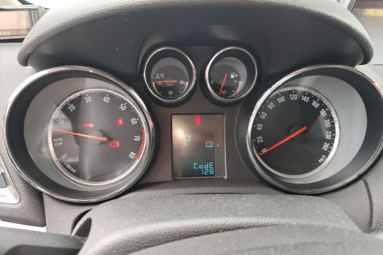 Used Buick Encore 2015 1.4T Automatic Two-Wheel Drive Urban Elite Version Instrument Cluster