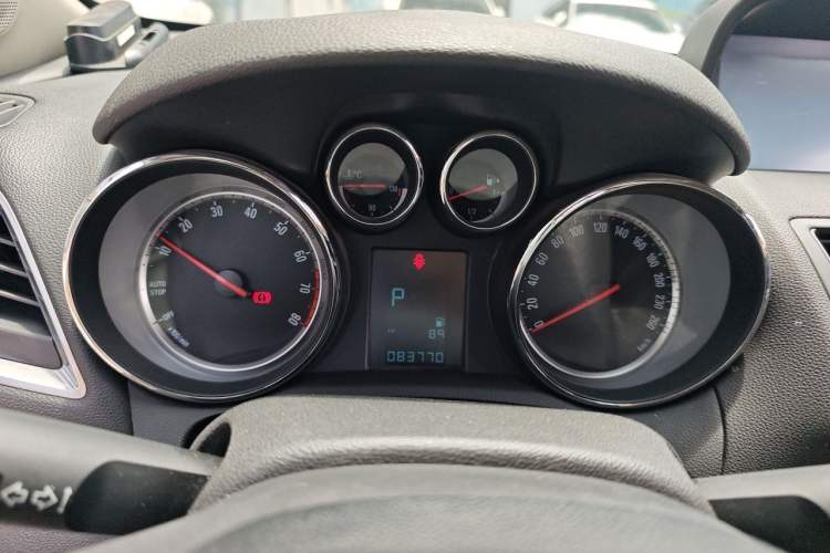 Used Buick Encore 2015 1.4T Automatic Two-Wheel Drive Urban Elite Version Instrument Cluster