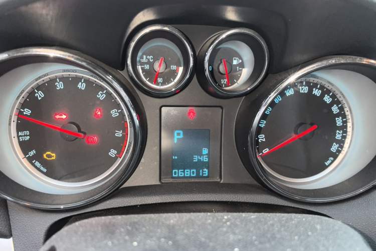 Used Buick Encore 2015 1.4T Automatic Two-Wheel Drive Urban Elite Version Instrument Cluster