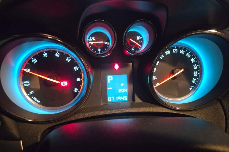 Used Buick Encore 2015 1.4T Automatic Two-Wheel Drive Urban Elite Version Instrument Cluster