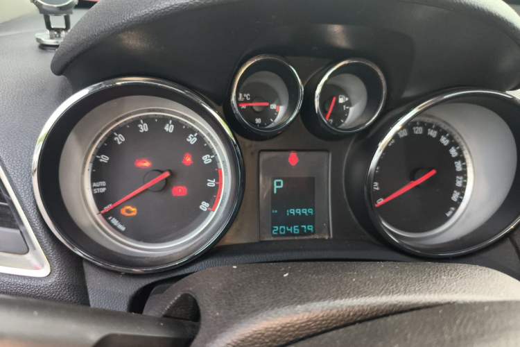 Used Buick Encore 2015 1.4T Automatic Two-Wheel Drive Urban Elite Version Instrument Cluster