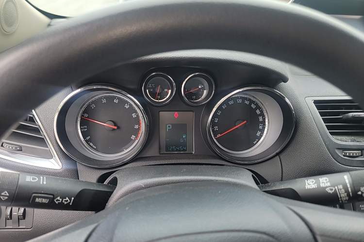 Used Buick Encore 2015 1.4T Automatic Two-Wheel Drive Urban Elite Version Instrument Cluster