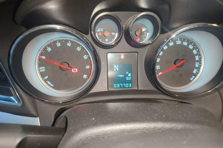 Used Buick Encore 2015 1.4T Automatic Two-Wheel Drive Urban Elite Version Instrument Cluster