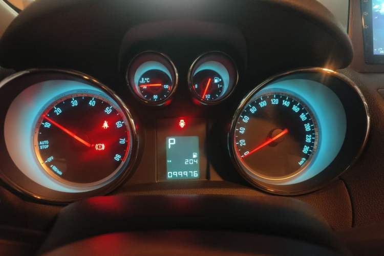 Used Buick Encore 2015 1.4T Automatic Two-Wheel Drive Urban Elite Version Instrument Cluster