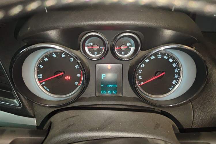 Used Buick Encore 2015 1.4T Automatic Two-Wheel Drive Urban Elite Version Instrument Cluster