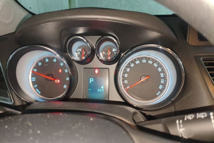 Used Buick Encore 2015 1.4T Automatic Two-Wheel Drive Urban Elite Version Instrument Cluster