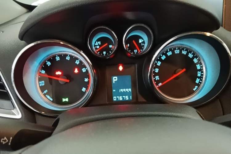 Used Buick Encore 2015 1.4T Automatic Two-Wheel Drive Urban Leading Model Instrument Cluster