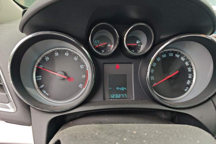 Used Buick Encore 2015 1.4T Manual Two-Wheel Drive Urban Advanced Model Instrument Cluster