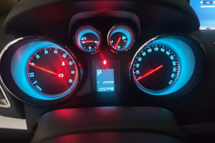 Used Buick Encore 2015 1.4T Automatic Two-Wheel Drive Urban Elite Version Instrument Cluster