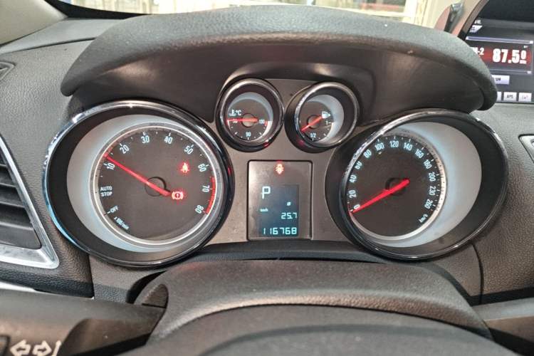 Used Buick Encore 2015 1.4T Automatic Two-Wheel Drive Urban Elite Version Instrument Cluster