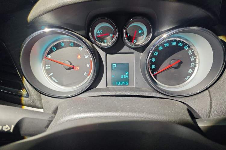 Used Buick Encore 2015 1.4T Automatic Two-Wheel Drive Urban Elite Version Instrument Cluster