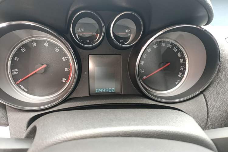Used Buick Encore 2015 1.4T Automatic Two-Wheel Drive Urban Elite Version Instrument Cluster