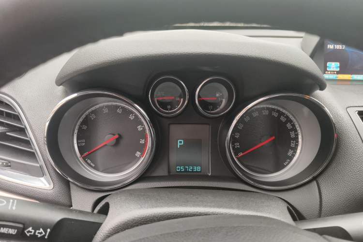 Used Buick Encore 2015 1.4T Automatic Two-Wheel Drive Urban Leading Model Instrument Cluster
