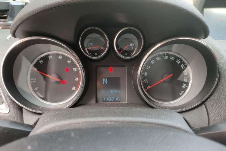 Used Buick Encore 2015 1.4T Automatic Two-Wheel Drive Urban Elite Version Instrument Cluster