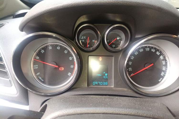 Used Buick Encore 2015 1.4T Automatic Two-Wheel Drive Urban Elite Version Instrument Cluster