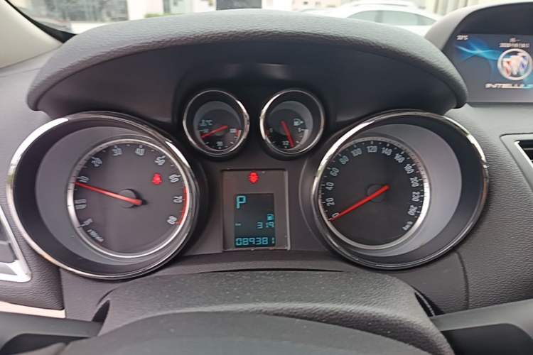 Used Buick Encore 2015 1.4T Automatic Two-Wheel Drive Urban Leading Model Instrument Cluster