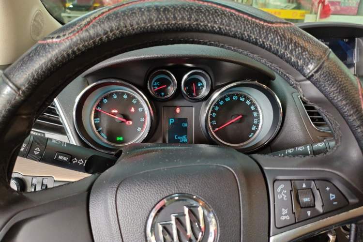 Used Buick Encore 2015 1.4T Automatic Two-Wheel Drive Urban Leading Model Instrument Cluster
