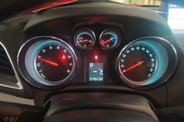 Used Buick Encore 2015 1.4T Automatic Two-Wheel Drive Urban Elite Version Instrument Cluster