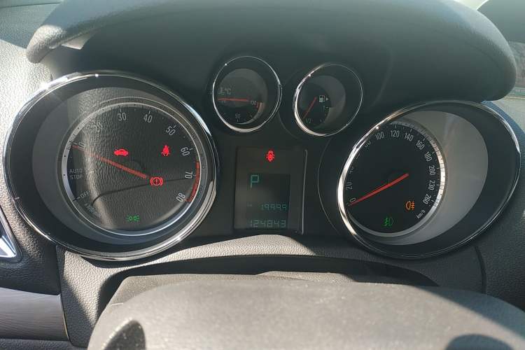 Used Buick Encore 2015 1.4T Automatic Two-Wheel Drive Urban Leading Model Instrument Cluster