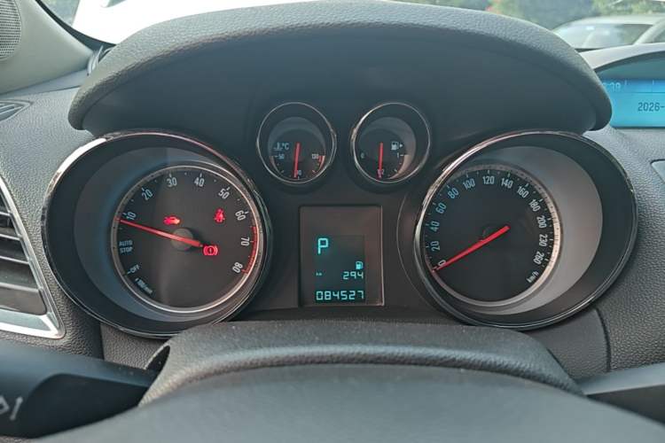 Used Buick Encore 2015 1.4T Automatic Two-Wheel Drive Urban Elite Version Instrument Cluster