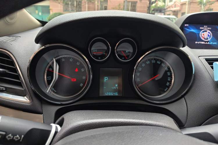 Used Buick Encore 2015 1.4T Automatic Two-Wheel Drive Urban Leading Model Instrument Cluster