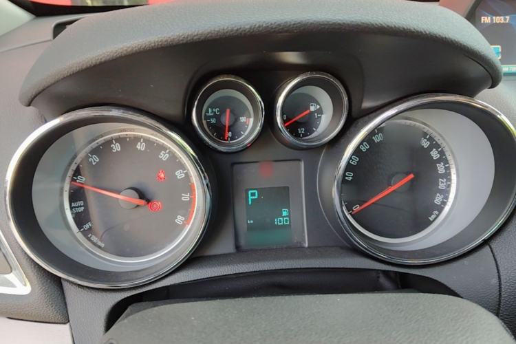 Used Buick Encore 2015 1.4T Automatic Two-Wheel Drive Urban Leading Model Instrument Cluster