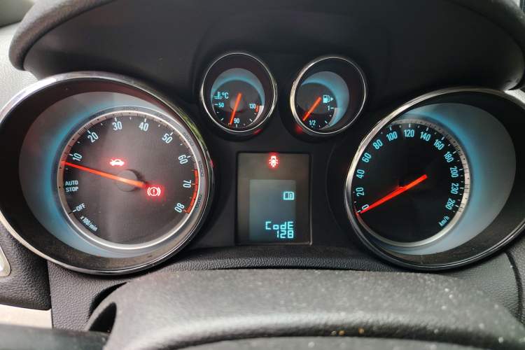 Used Buick Encore 2015 1.4T Manual Two-Wheel Drive Urban Advanced Model Instrument Cluster