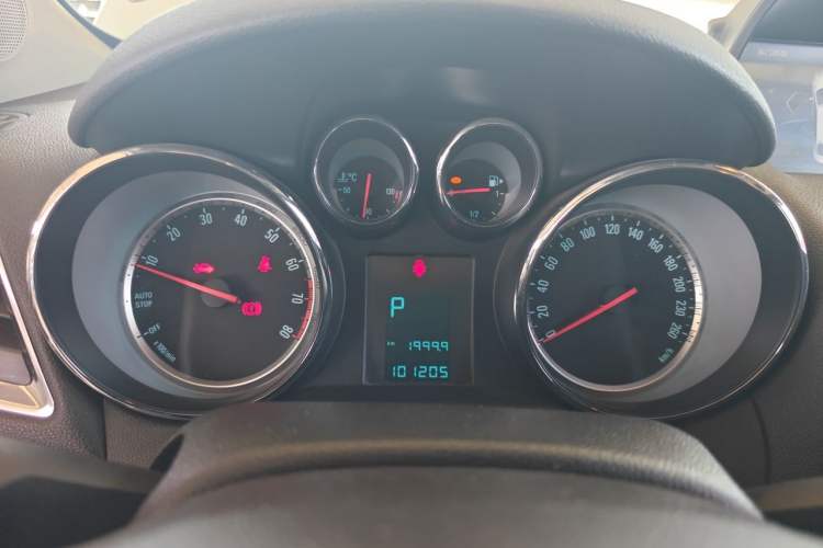 Used Buick Encore 2015 1.4T Automatic Two-Wheel Drive Urban Elite Version Instrument Cluster