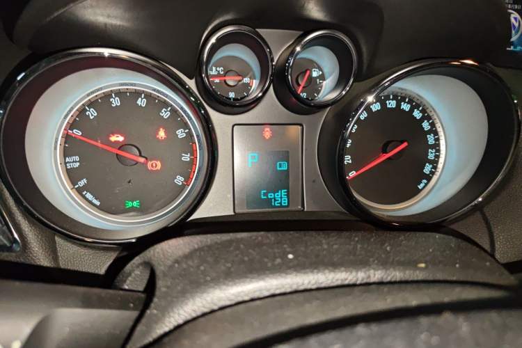 Used Buick Encore 2015 1.4T Automatic Two-Wheel Drive Urban Leading Model Instrument Cluster