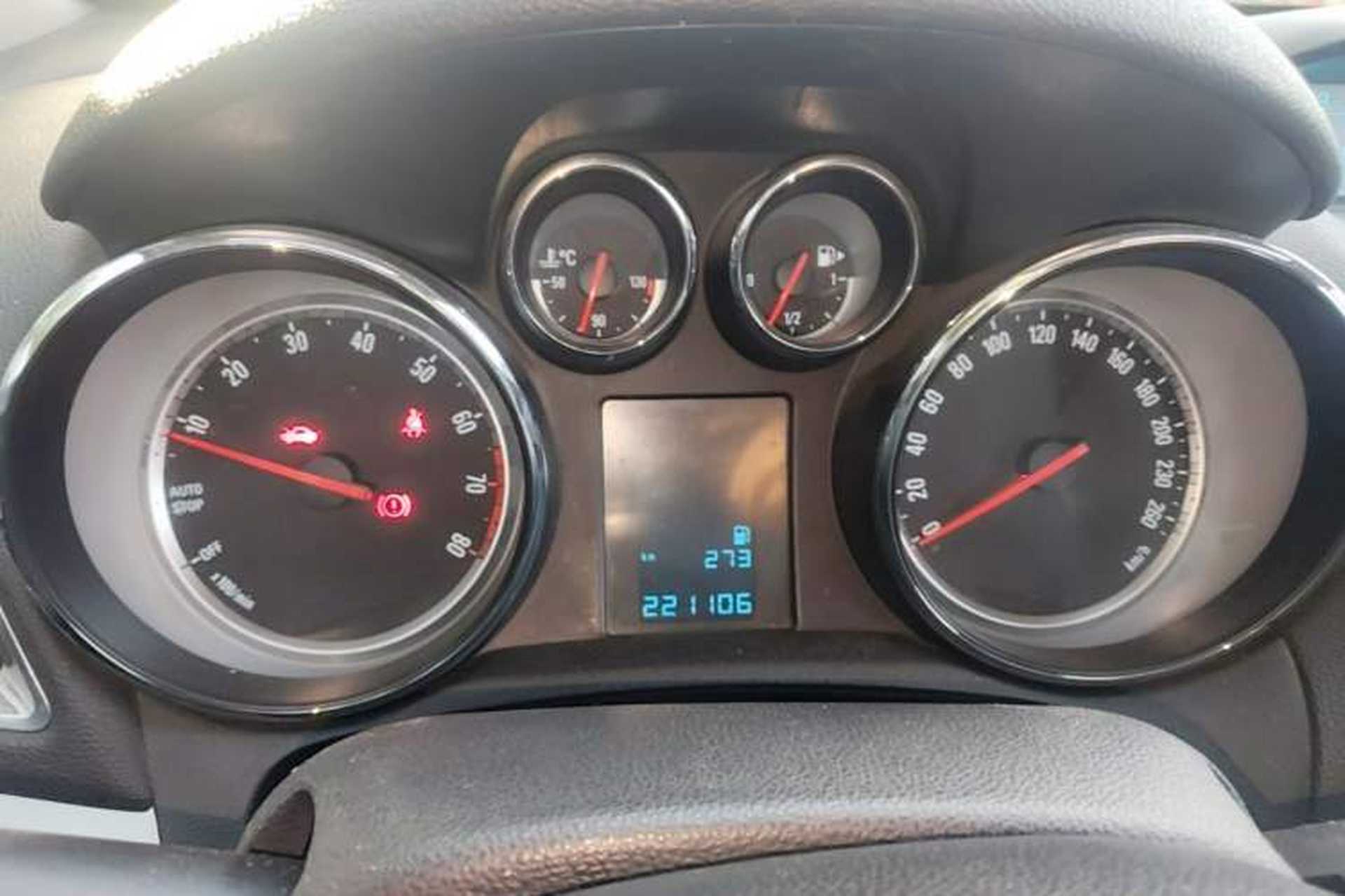 Used Buick Encore 2015 1.4T Manual Two-Wheel Drive Urban Advanced Model Instrument Cluster