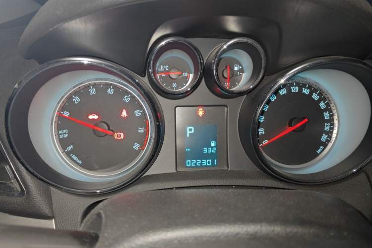 Used Buick Encore 2015 1.4T Automatic Two-Wheel Drive Urban Elite Version Instrument Cluster