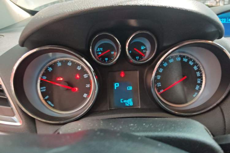 Used Buick Encore 2015 1.4T Automatic Two-Wheel Drive Urban Elite Version Instrument Cluster