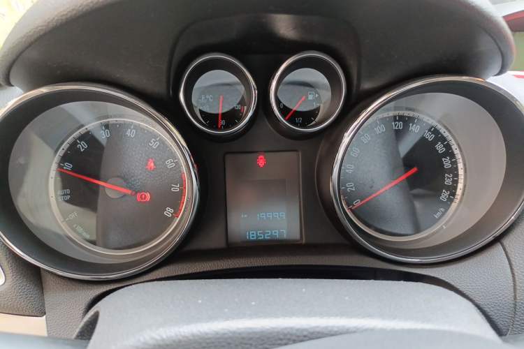Used Buick Encore 2015 1.4T Manual Two-Wheel Drive Urban Advanced Model Instrument Cluster
