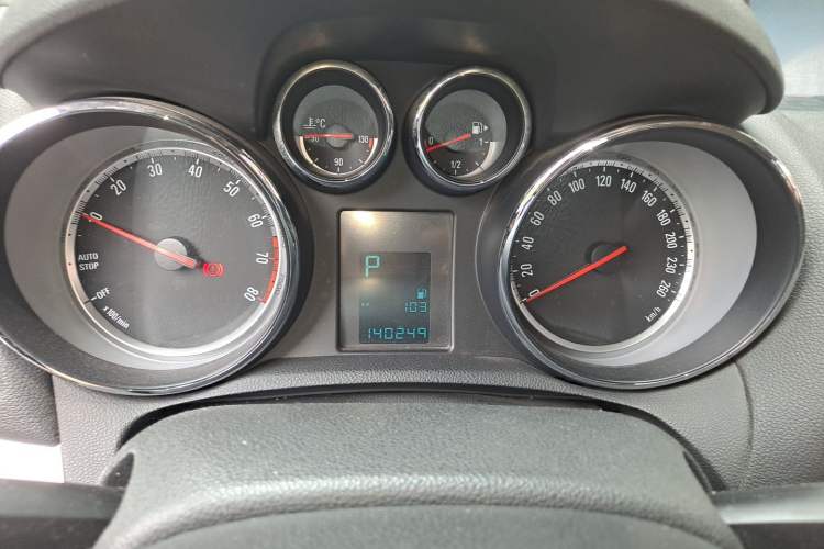 Used Buick Encore 2015 1.4T Automatic Two-Wheel Drive Urban Elite Version Instrument Cluster