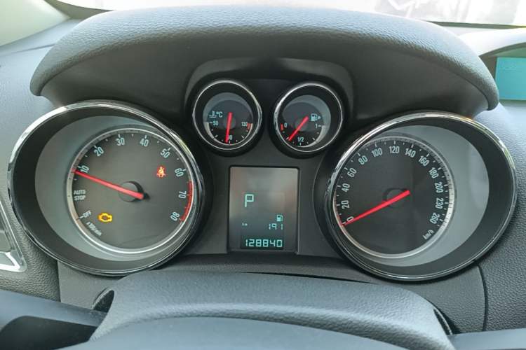 Used Buick Encore 2015 1.4T Automatic Two-Wheel Drive Urban Elite Version Instrument Cluster