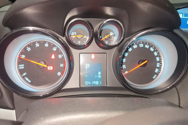Used Buick Encore 2015 1.4T Automatic Two-Wheel Drive Urban Elite Version Instrument Cluster
