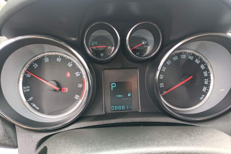 Used Buick Encore 2015 1.4T Automatic Two-Wheel Drive Urban Elite Version Instrument Cluster