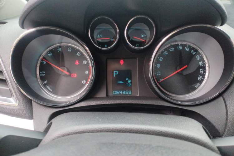 Used Buick Encore 2015 1.4T Automatic Two-Wheel Drive Urban Elite Version Instrument Cluster