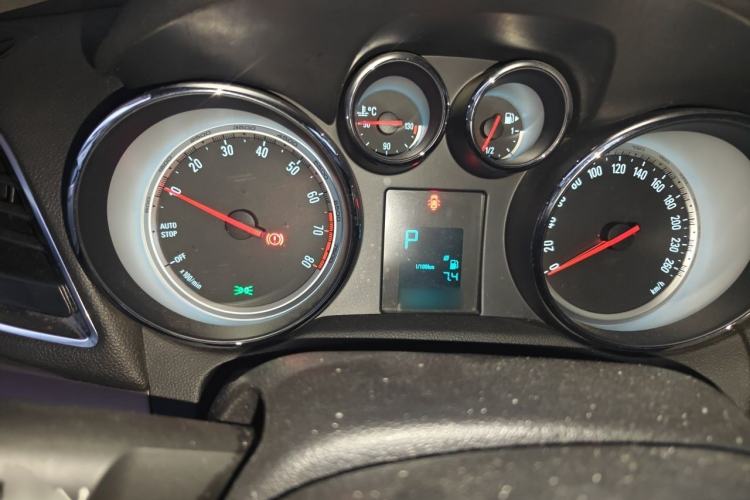 Used Buick Encore 2015 1.4T Automatic Two-Wheel Drive Urban Leading Model Instrument Cluster