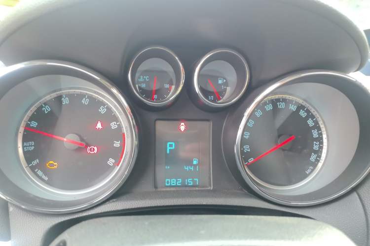 Used Buick Encore 2015 1.4T Automatic Two-Wheel Drive Urban Elite Version Instrument Cluster