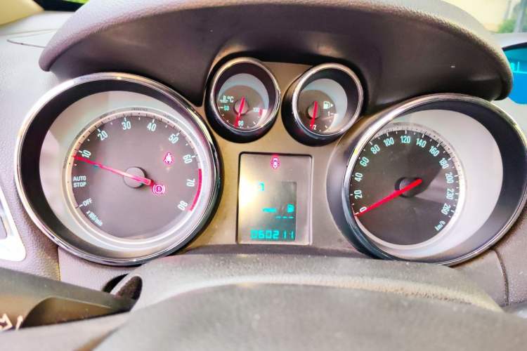 Used Buick Encore 2015 1.4T Automatic Two-Wheel Drive Urban Elite Version Instrument Cluster