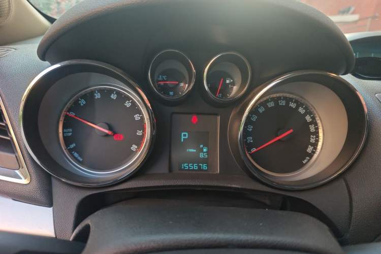 Used Buick Encore 2015 1.4T Automatic Two-Wheel Drive Urban Elite Version Instrument Cluster