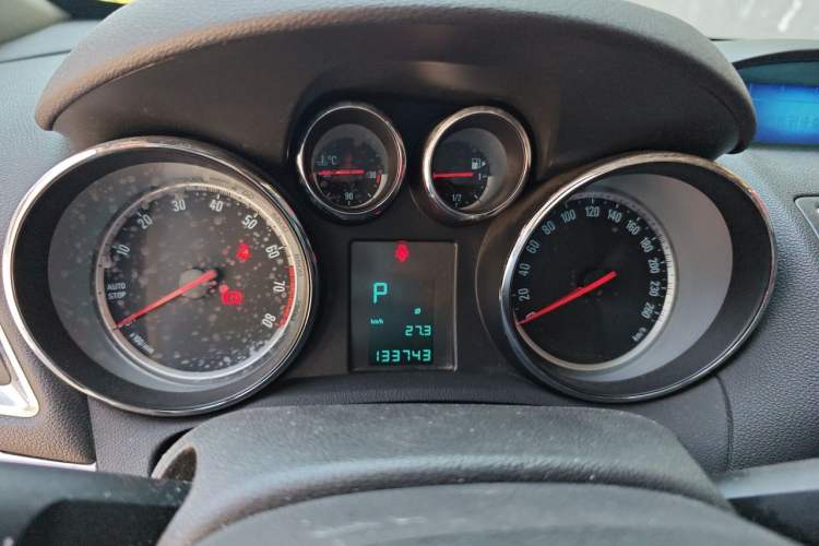 Used Buick Encore 2015 1.4T Automatic Two-Wheel Drive Urban Elite Version Instrument Cluster