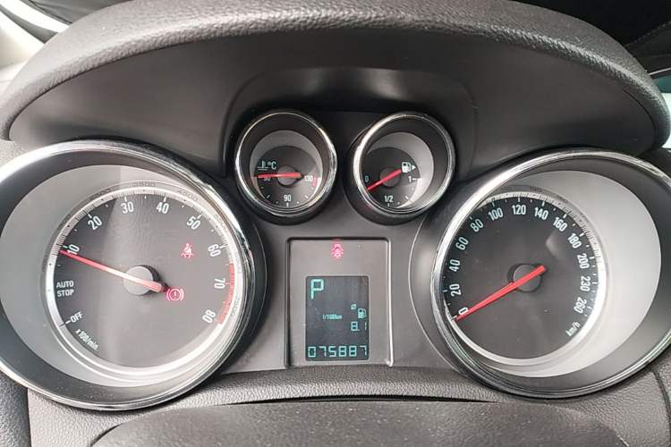 Used Buick Encore 2015 1.4T Automatic Two-Wheel Drive Urban Elite Version Instrument Cluster