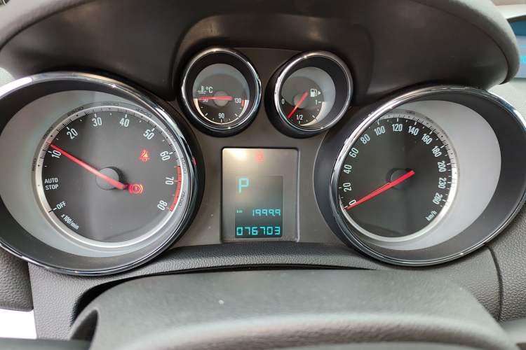 Used Buick Encore 2015 1.4T Automatic Two-Wheel Drive Urban Elite Version Instrument Cluster