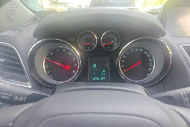 Used Buick Encore 2015 1.4T Automatic Two-Wheel Drive Urban Elite Version Instrument Cluster