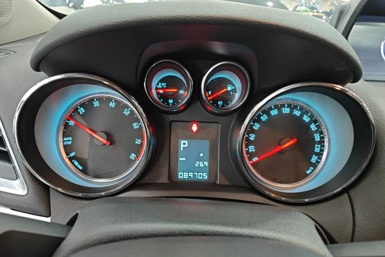 Used Buick Encore 2015 1.4T Automatic Two-Wheel Drive Urban Elite Version Instrument Cluster
