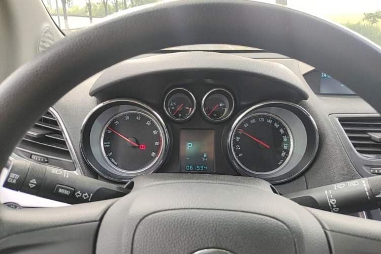 Used Buick Encore 2015 1.4T Automatic Two-Wheel Drive Urban Elite Version Instrument Cluster